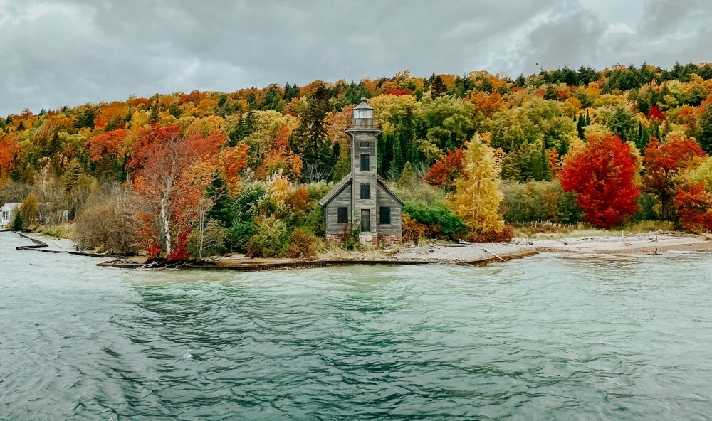 pictured-rocks-East-Channel-Lighthouse